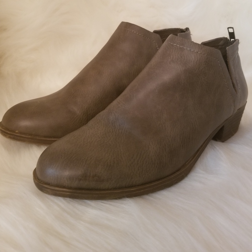 Altar'd State Topher booties size 7.5